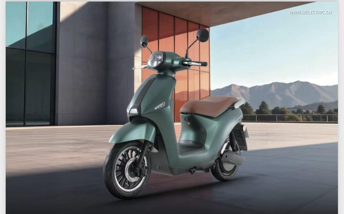 EM02 electric scooter 1500W city commuter wholesale